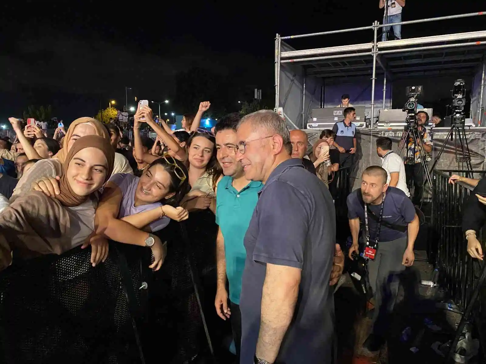 Türkiye’nin en genç festivali Üsküdar’da Kolpa ve Sefo rüzgarı estirdi
