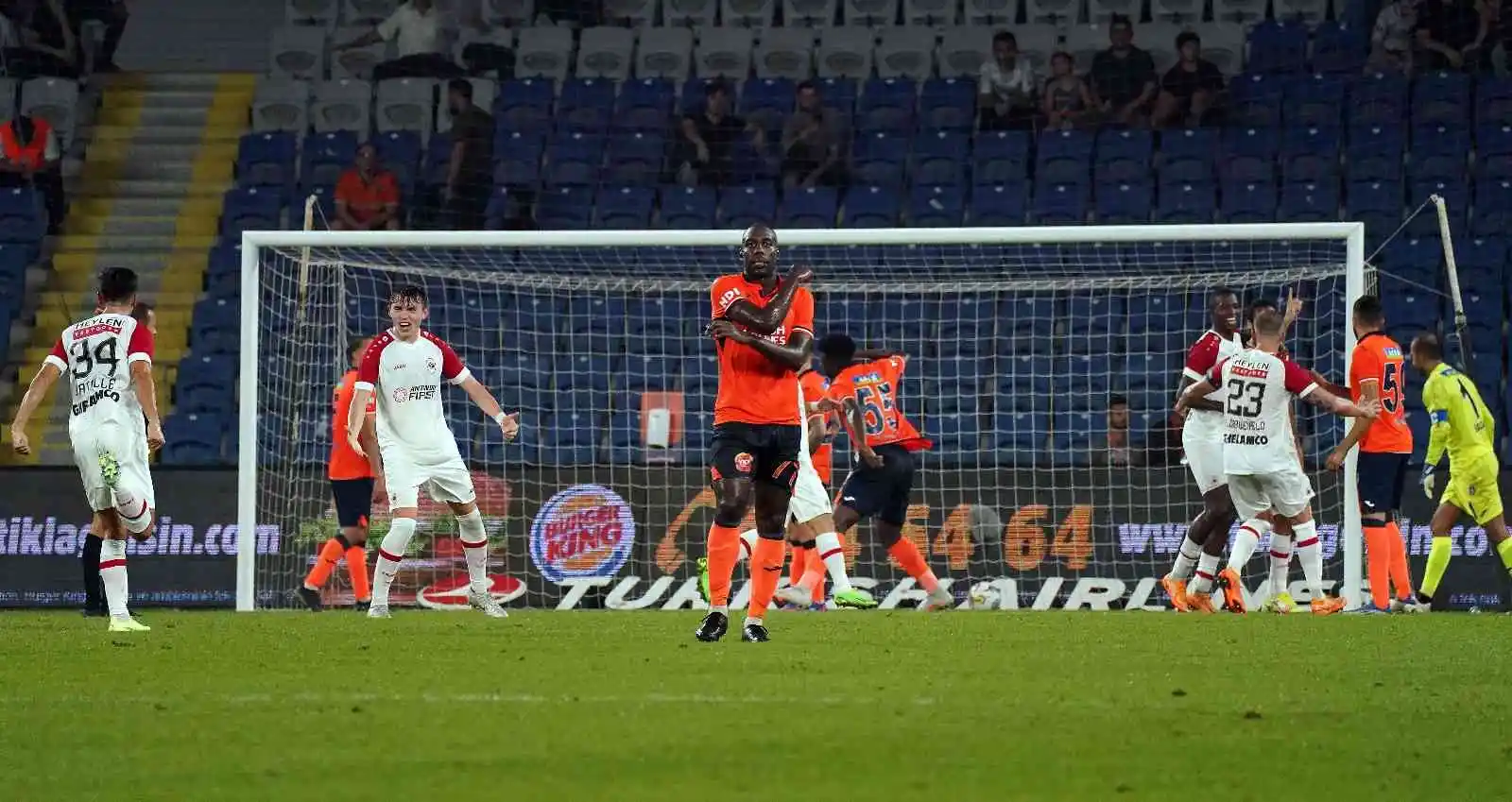 UEFA Avrupa Konferans Ligi: Medipol Başakşehir: 1 - Royal Antwerp: 1 (Maç sonucu)