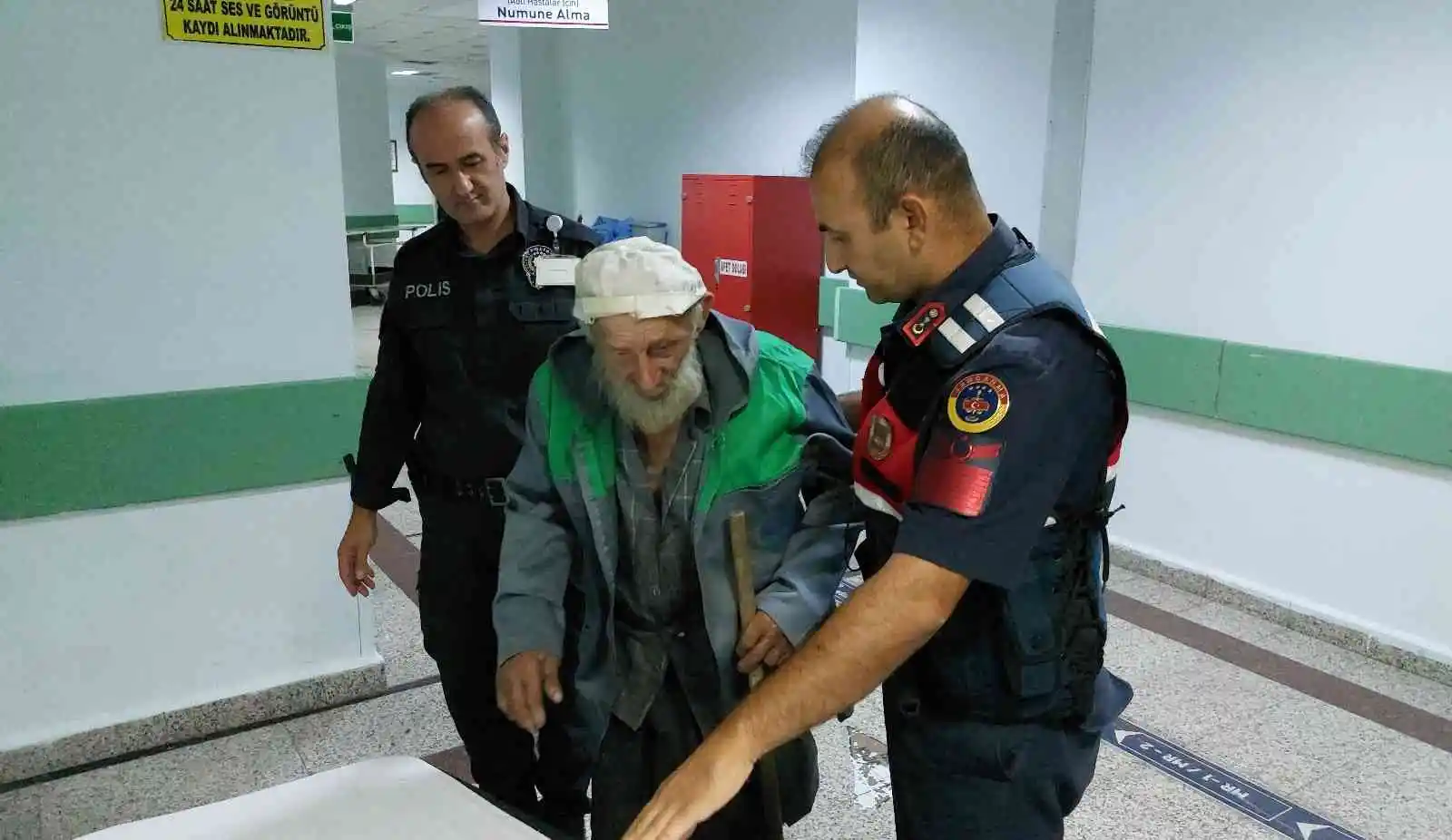 91 yaşındaki dedeye jandarma ve polis şefkati
