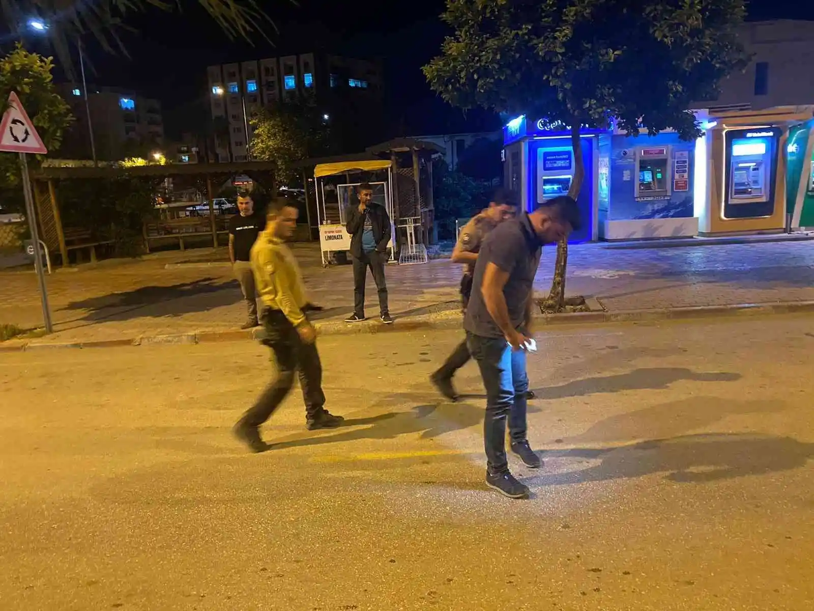 Adana’da otomobile silahlı saldırı: 2 ağır yaralı
