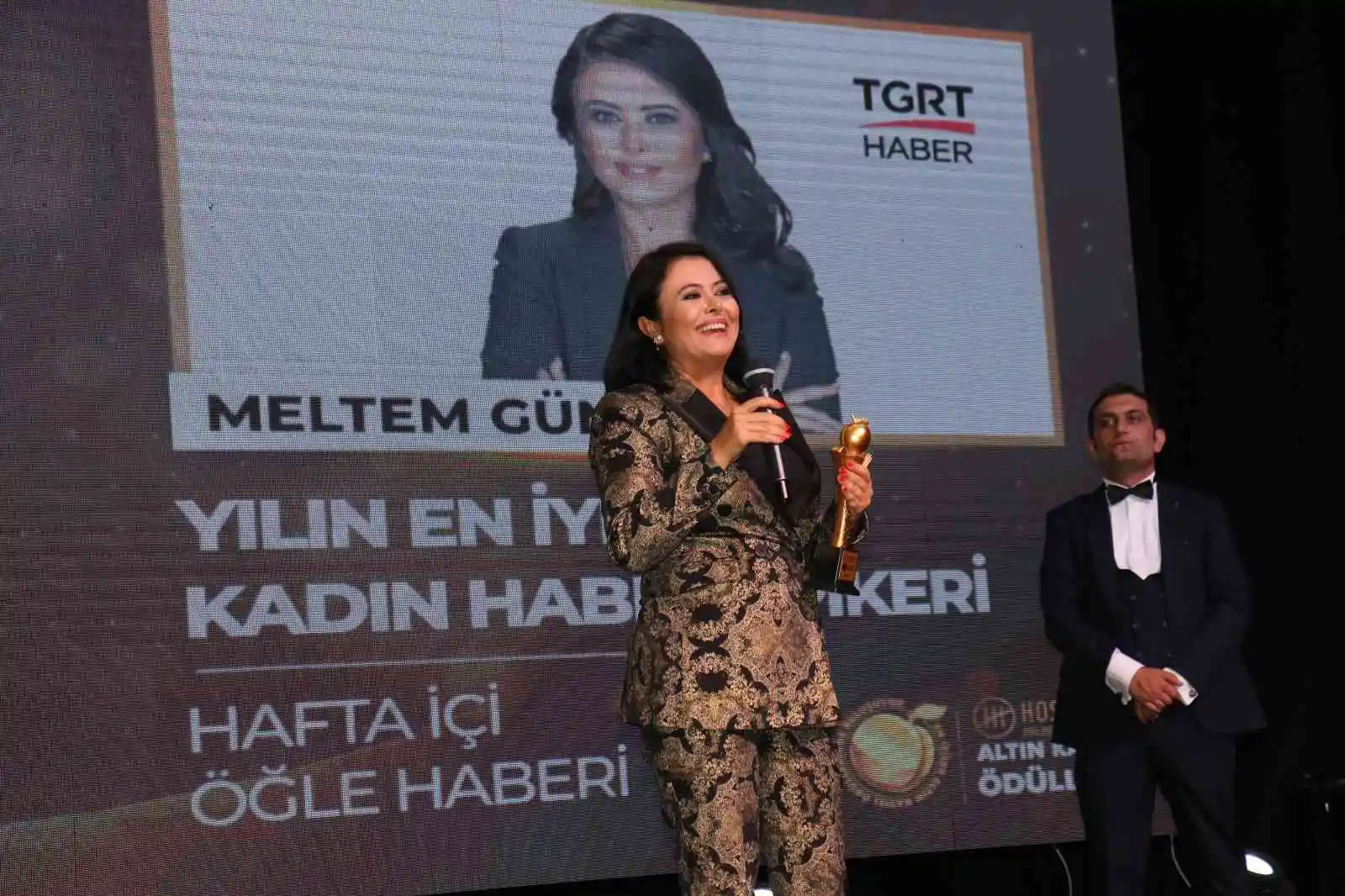 Altın Kayısı Ödülleri'nde TGRT Haber'e ödül