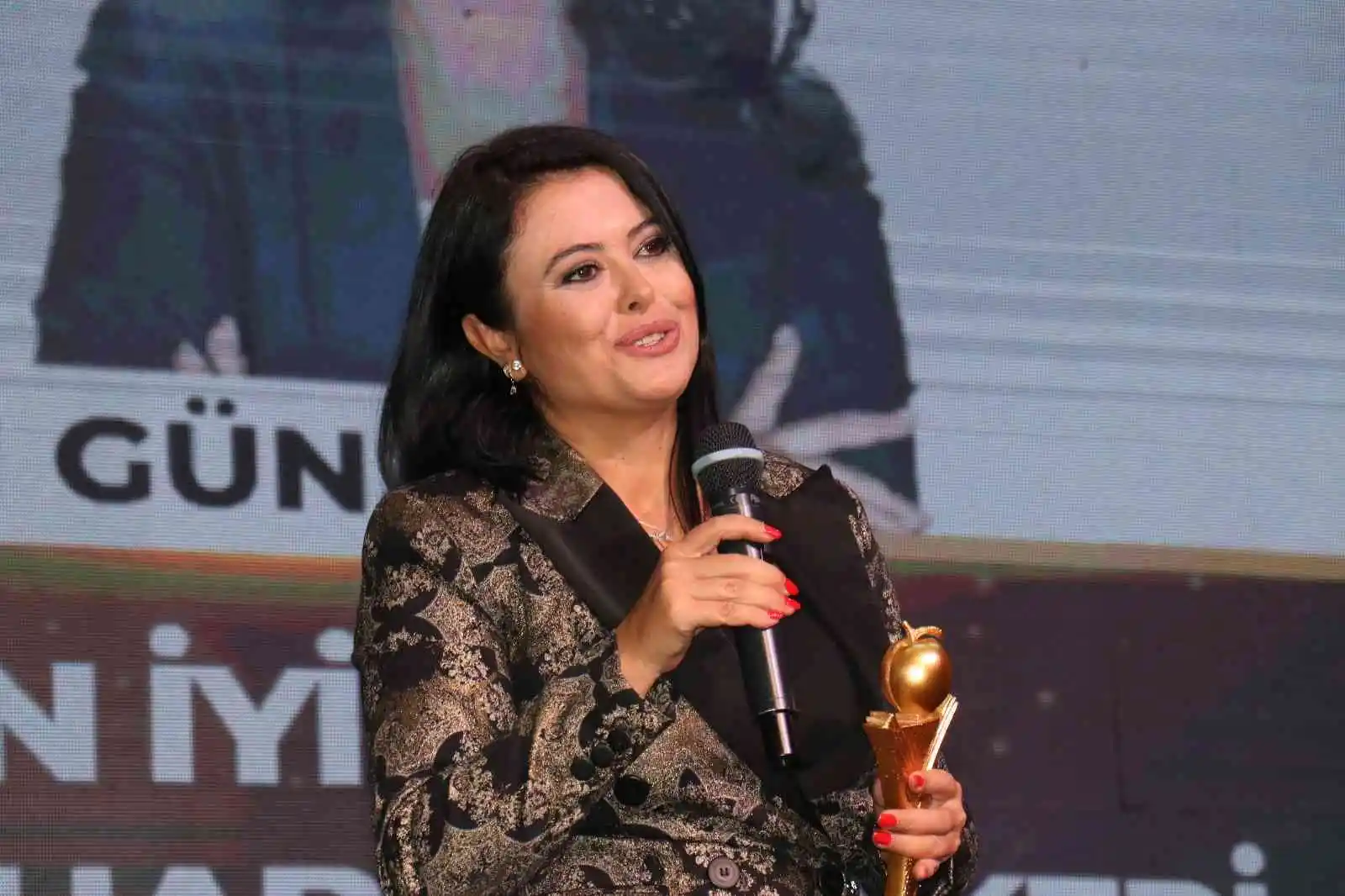 Altın Kayısı Ödülleri’nde TGRT Haber’e ödül