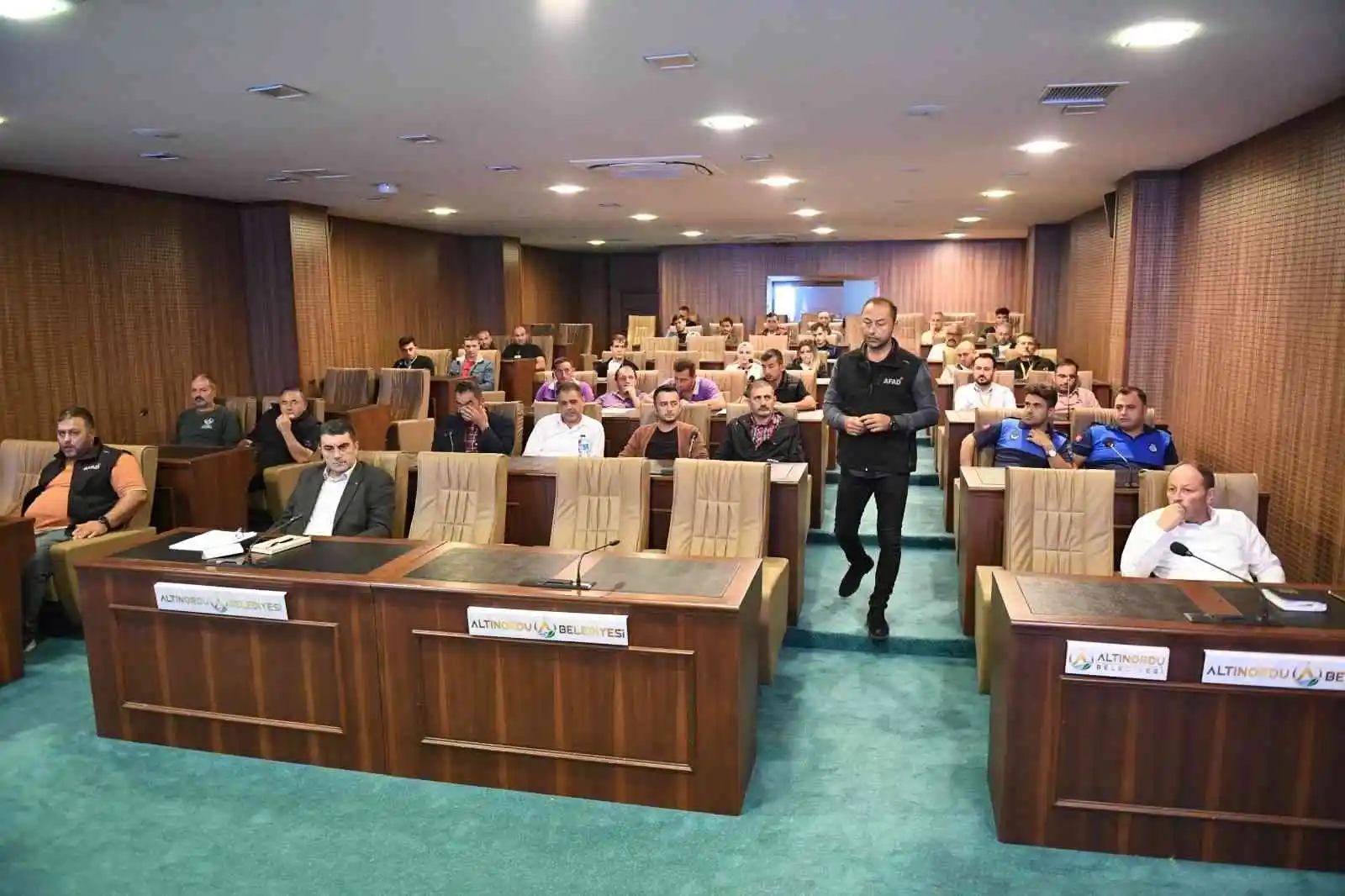 Altınordu’da belediye personellerine afet acil durum eğitimi verildi