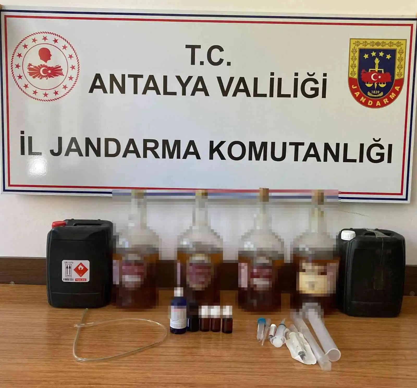 Antalya’da sahte alkol üreticilerine jandarmadan darbe
