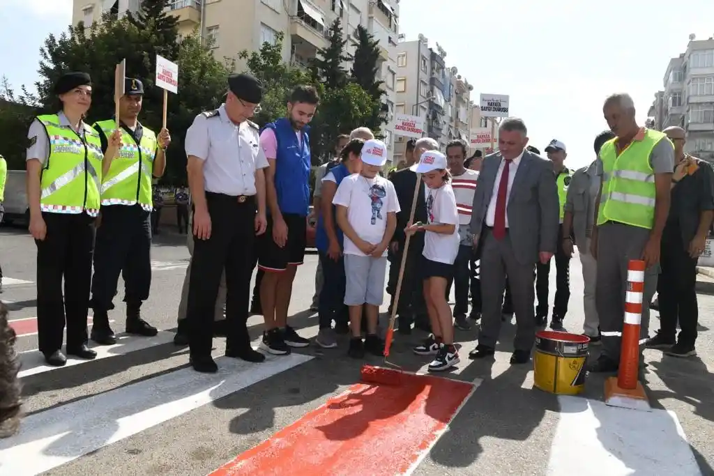 Antalya'da, 'Yayalara Öncelik Duruşu, Hayata Saygı Duruşu" etkinliği düzenlendi
