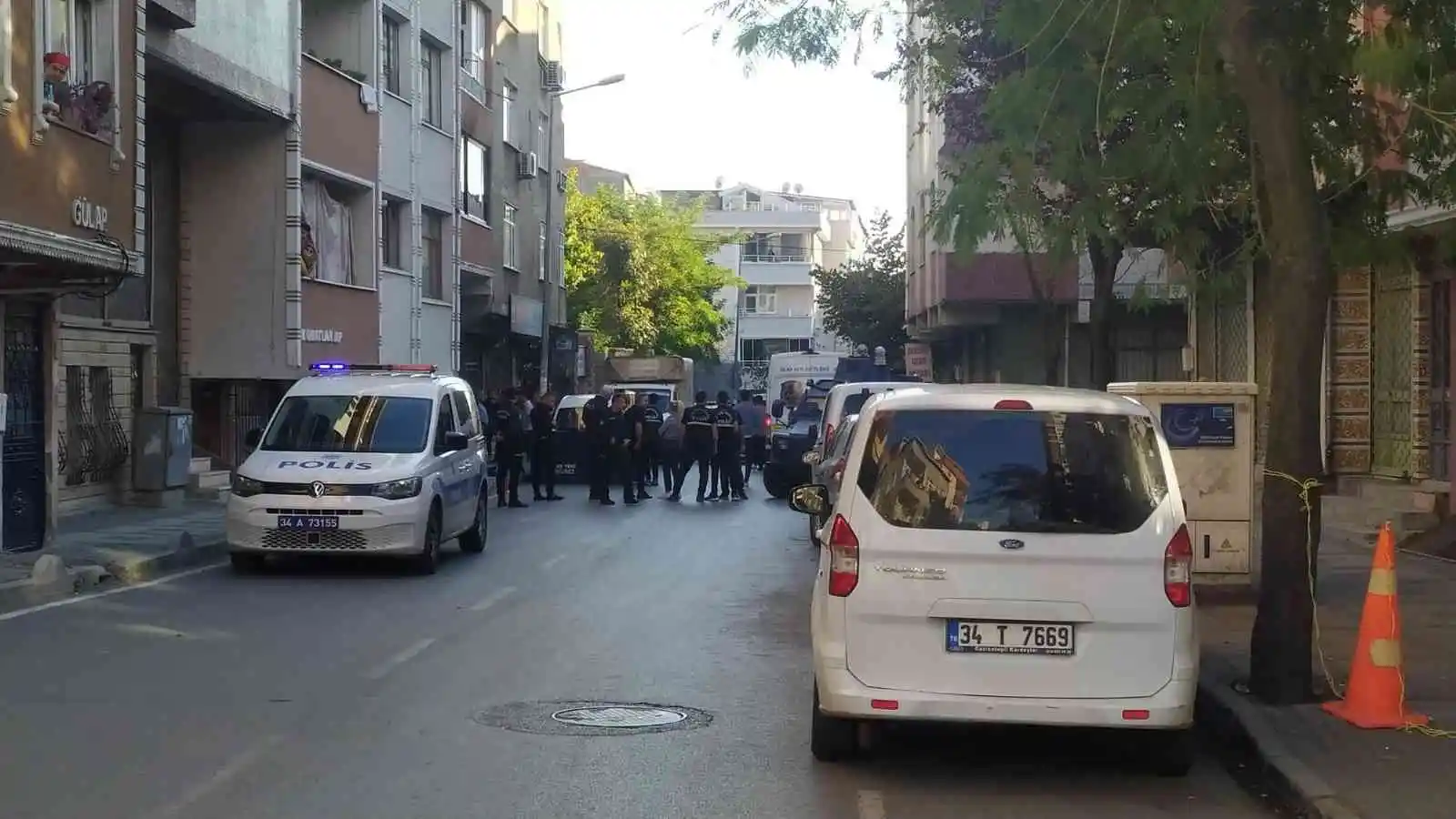 Bağcılar'da uyuşturucu bağımlısı genç annesinin başını kesip camdan aşağıya attı