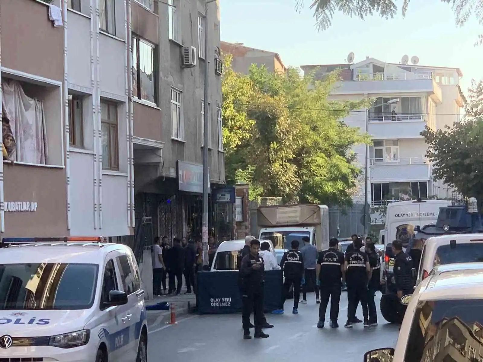 Bağcılar’da uyuşturucu bağımlısı genç annesinin başını kesip camdan aşağıya attı