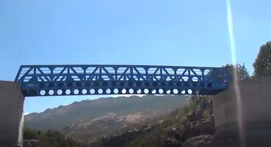 Baharda karların erimesi ile coşan Dipni Çayı üzerine köprü yapıldı
