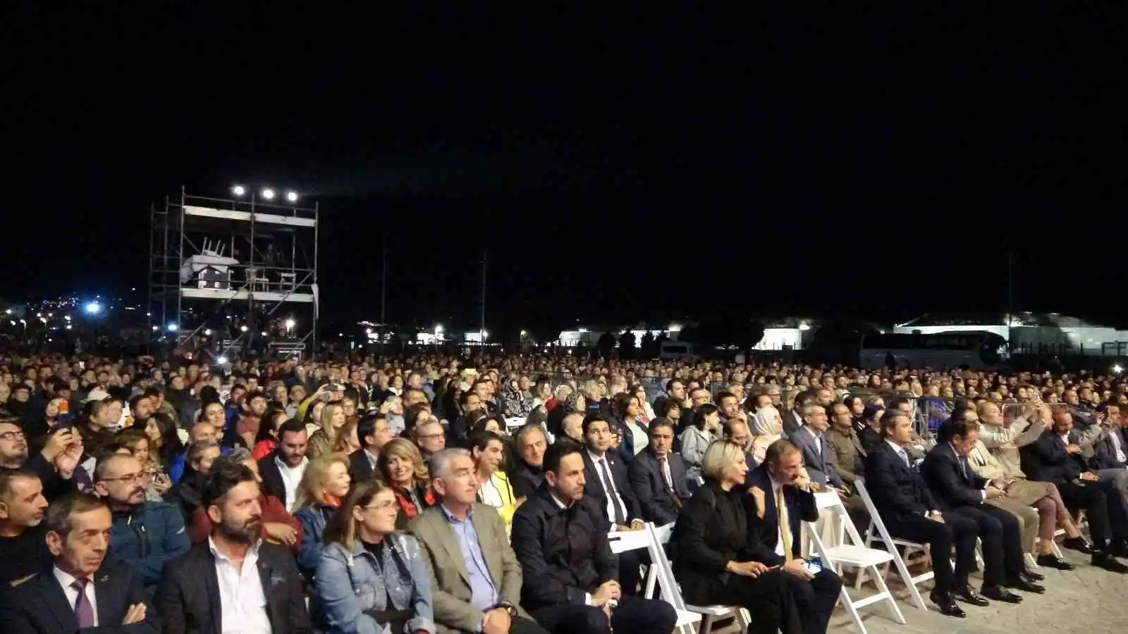 Bakan Ersoy, ‘Senfoni ile Nejat Ertaş Türküleri’ konserine katıldı
