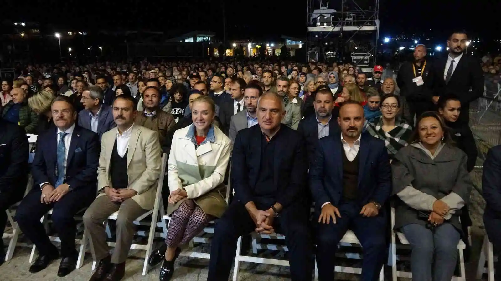 Bakan Ersoy, ‘Senfoni ile Nejat Ertaş Türküleri’ konserine katıldı
