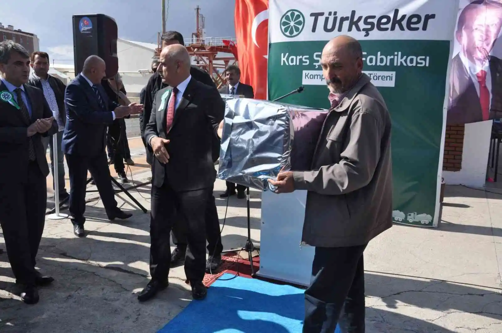 Bakan Kirişci, Şeker Fabrikası’nın 2022-2023 pancar alım kampanyasında müjdeyi verdi
