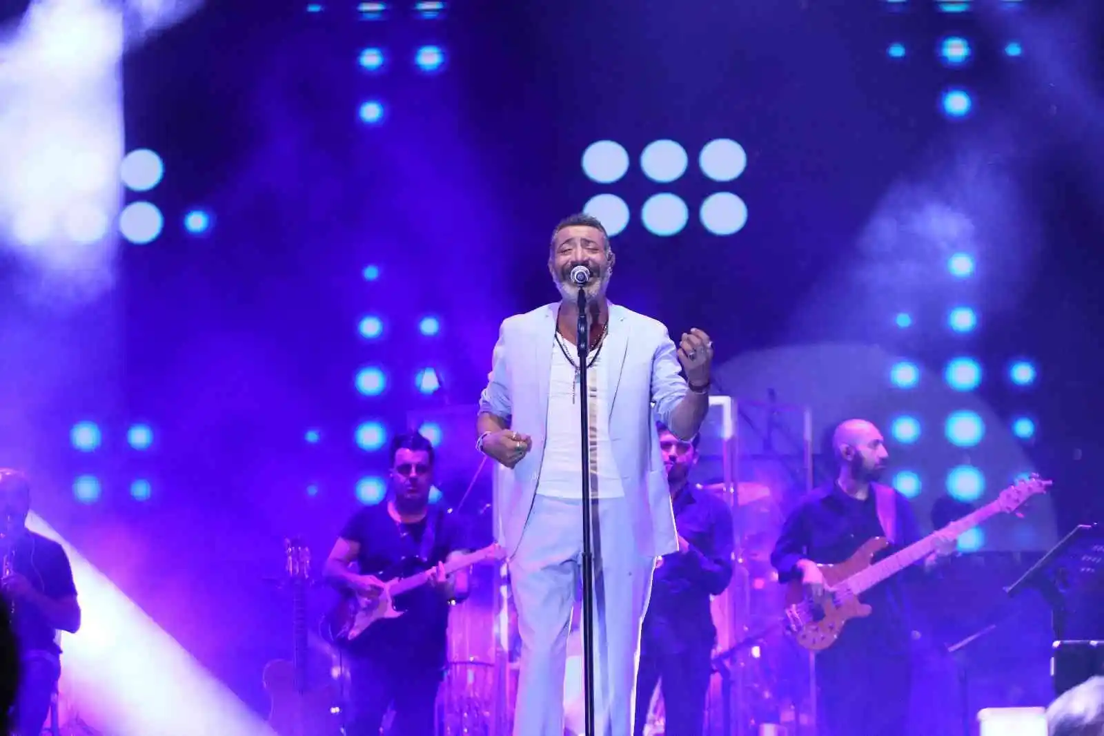 Balık Festivalinde vatandaşlar Hakan Altun konseriyle coştu