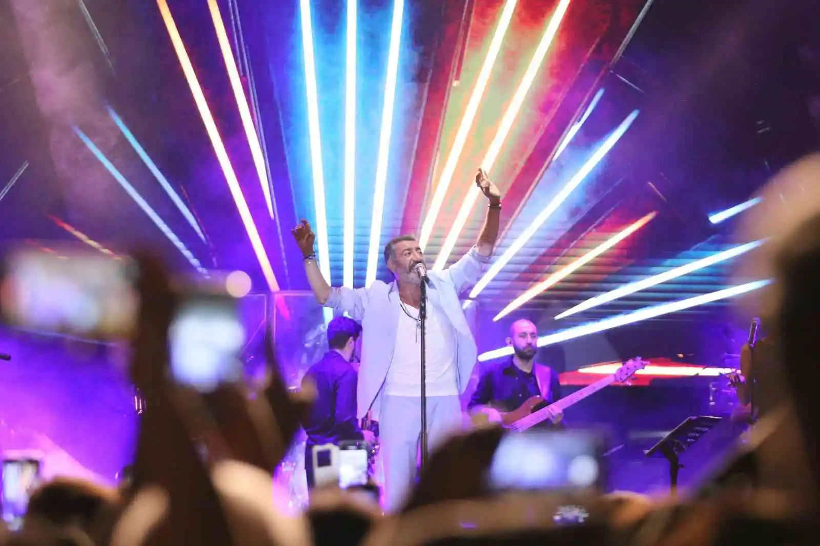 Balık Festivalinde vatandaşlar Hakan Altun konseriyle coştu