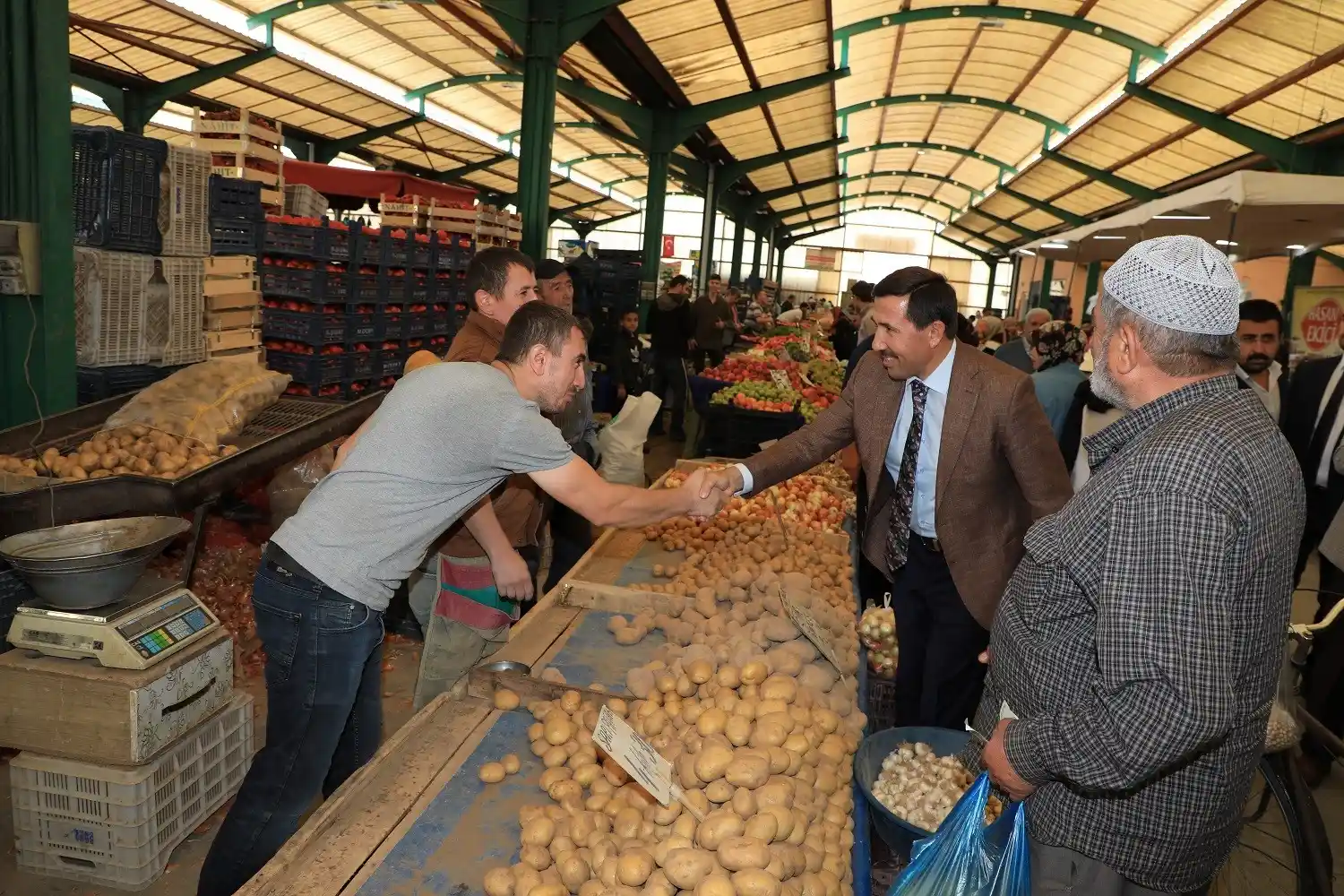 Başkan Hasan Kılca, pazarcı esnafıyla buluştu