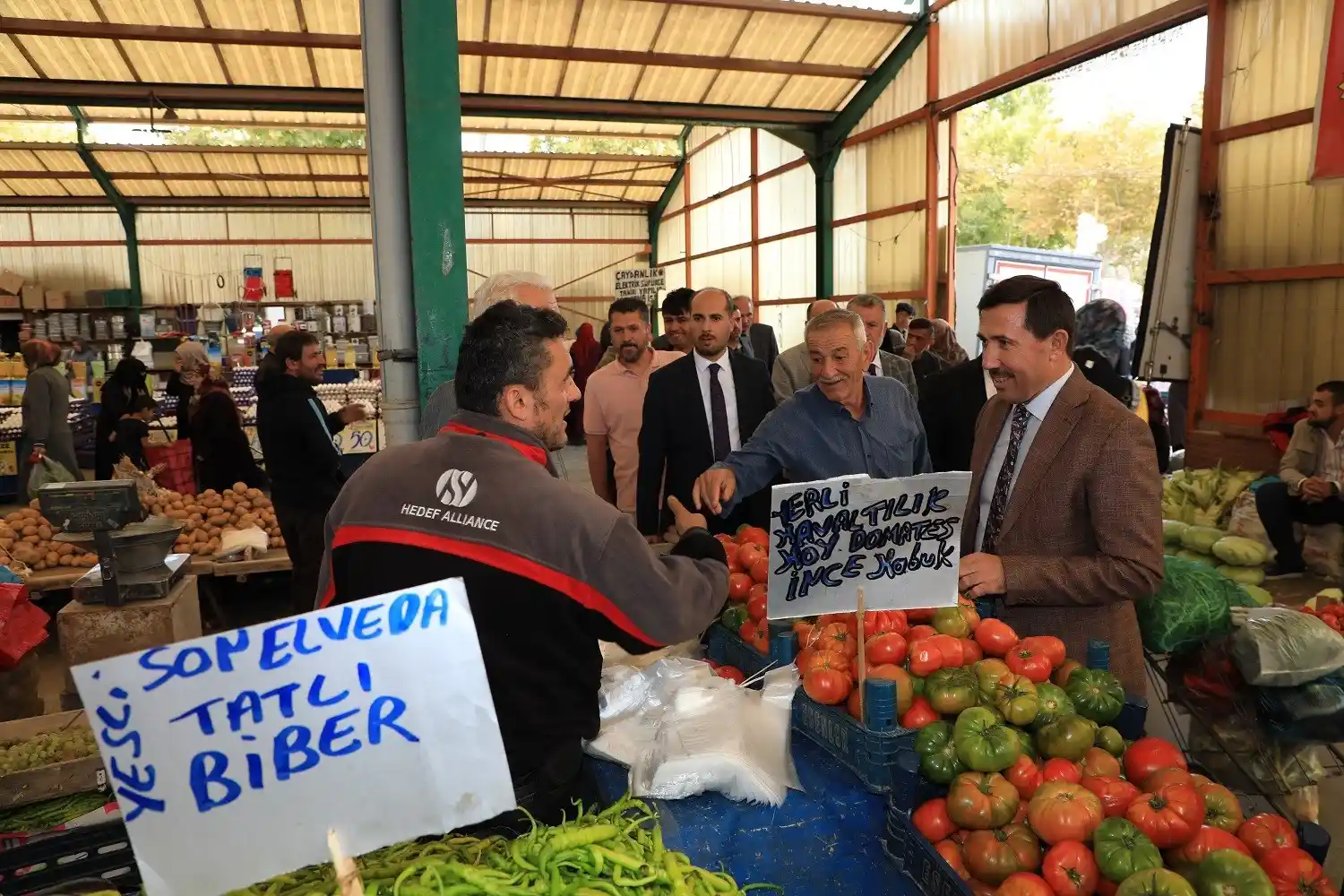 Başkan Hasan Kılca, pazarcı esnafıyla buluştu