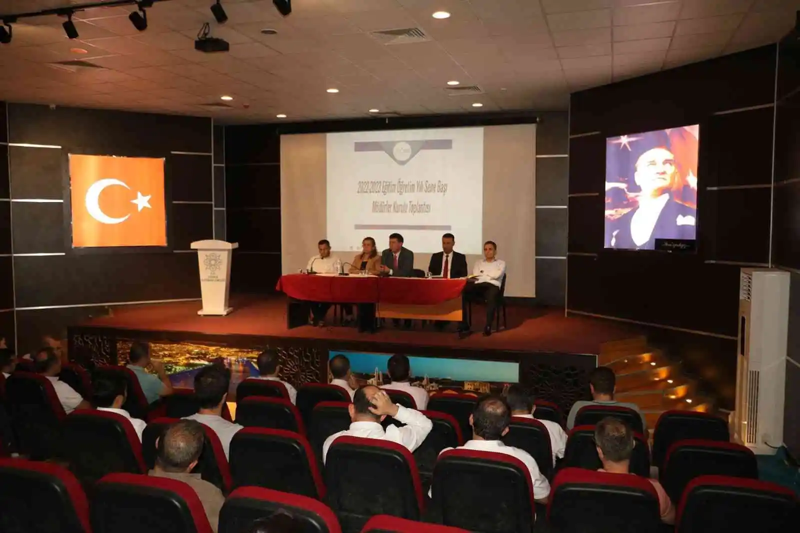 Cizre'de okul müdürleri toplantısı yapıldı
