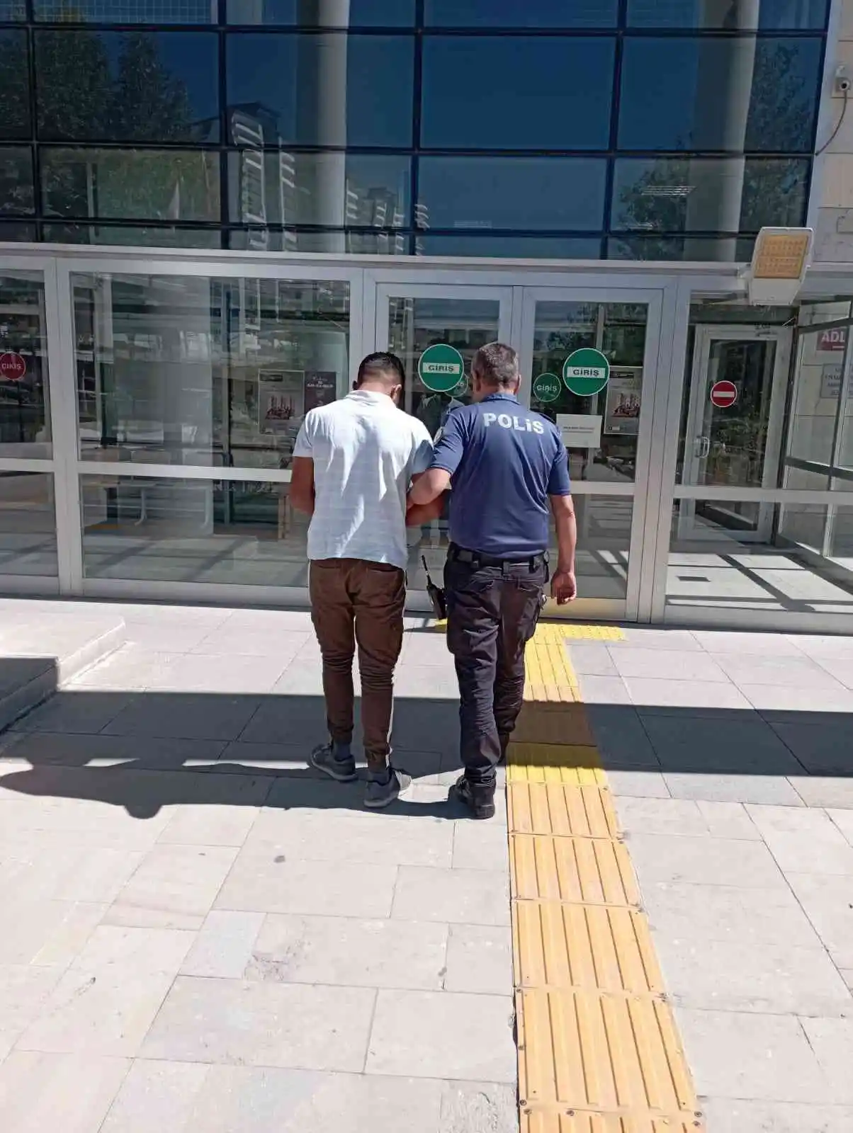 Elazığ'da camiden hırsızlık yapan zanlı tutuklandı