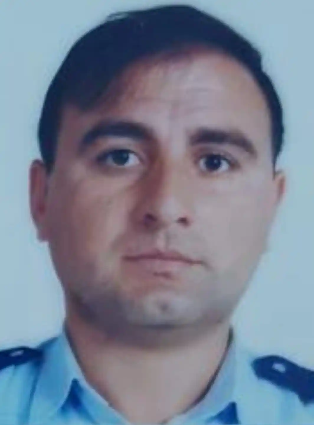 Emekli polis okul bahçesinde kendini vurdu