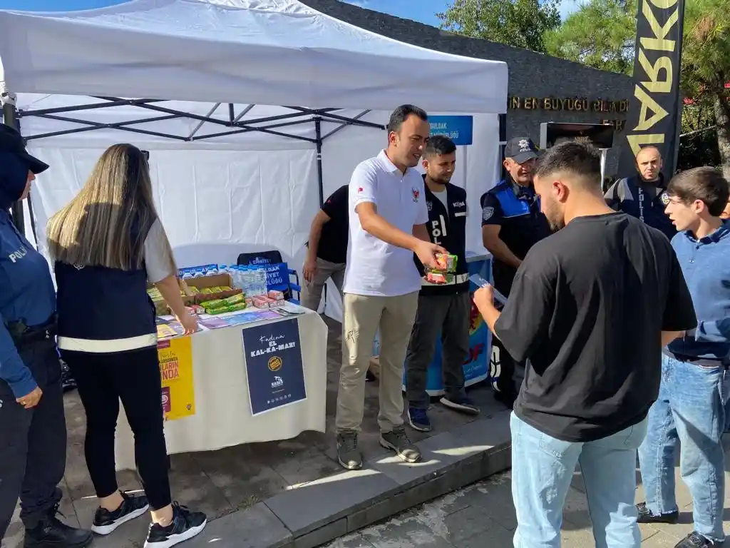 Emniyetten öğrencilere bilgilendirme standı