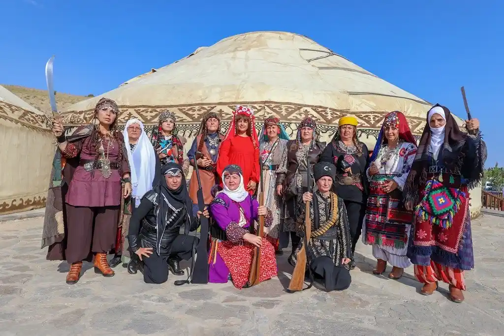 Eskişehir Anadolu Bacıları oyun ve gösterileri ile ülke çapında ilgi görüyor
