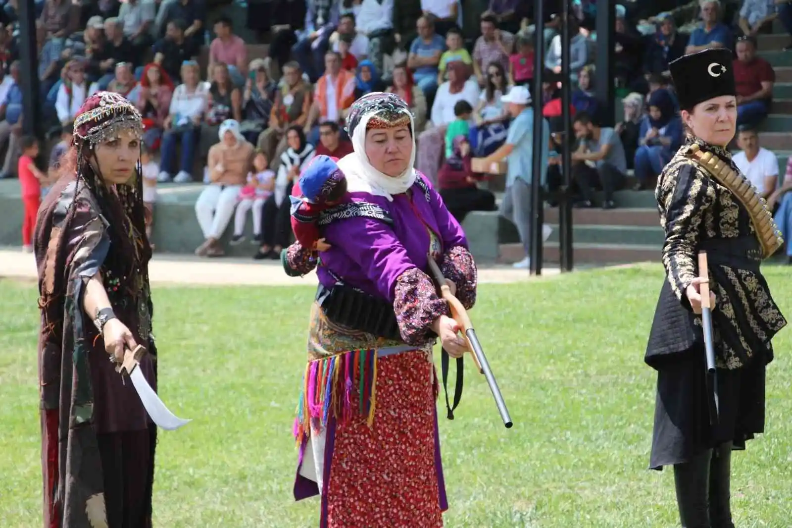 Eskişehir Anadolu Bacıları oyun ve gösterileri ile ülke çapında ilgi görüyor
