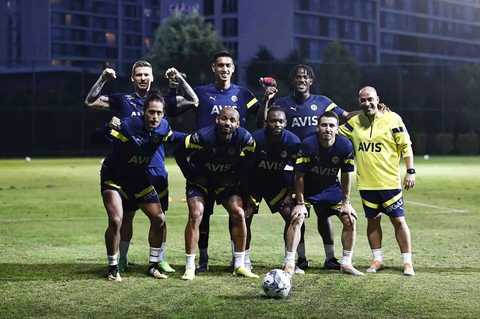 Fenerbahçe, Beşiktaş maçı hazırlıklarını sürdürdü
