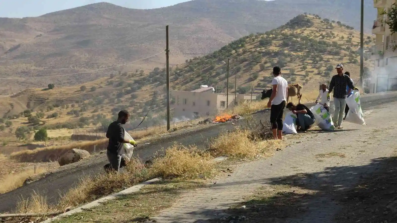 Gercüş’te gönüllü gençler çevre temizliği yaptı
