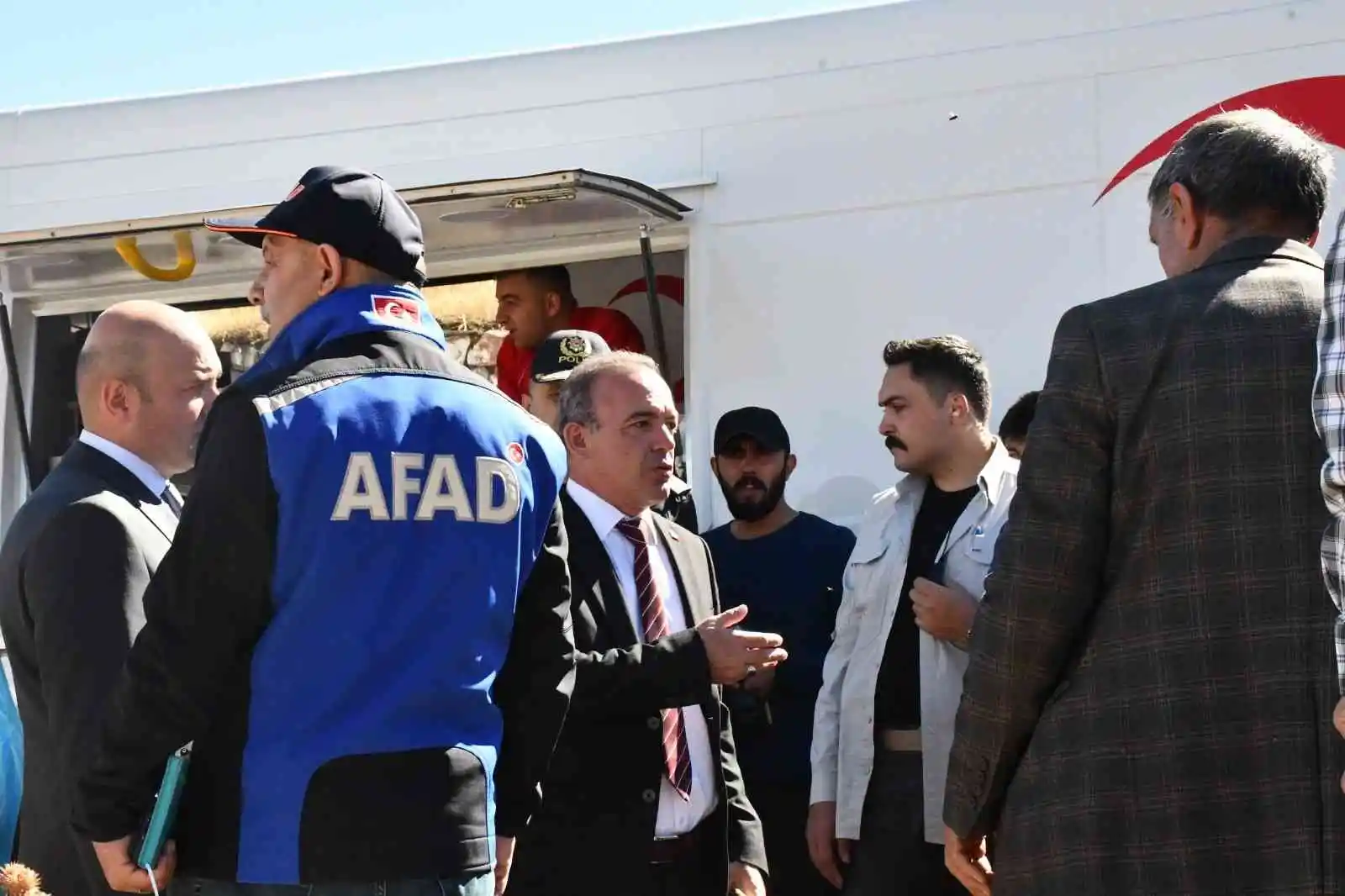 Göle depremi sonra yıkımın en fazla yaşandığı Çullu köyü drone ile görüntülendi