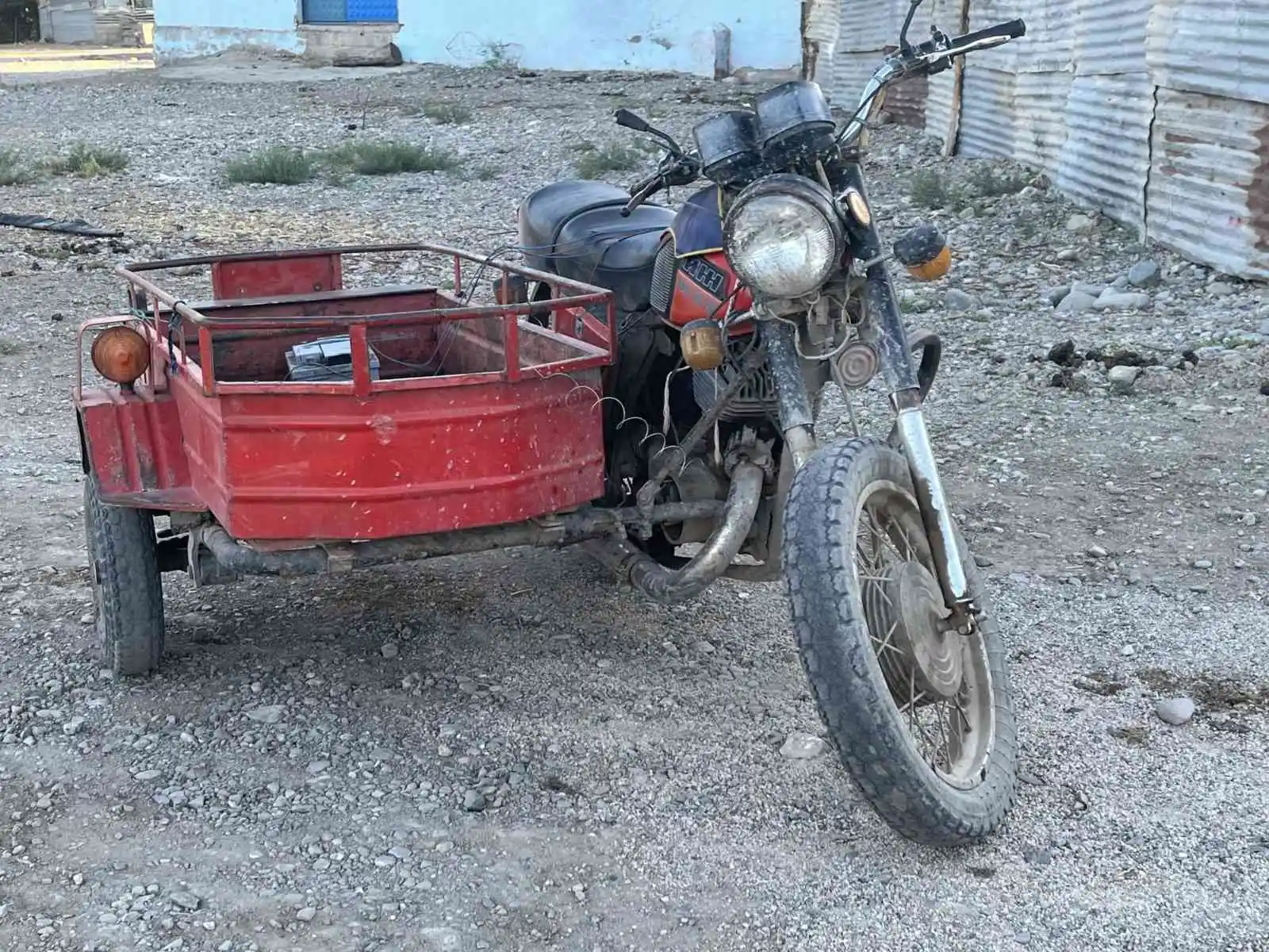 Gözünü taşla yaralayan adamı tüfekle vurdu
