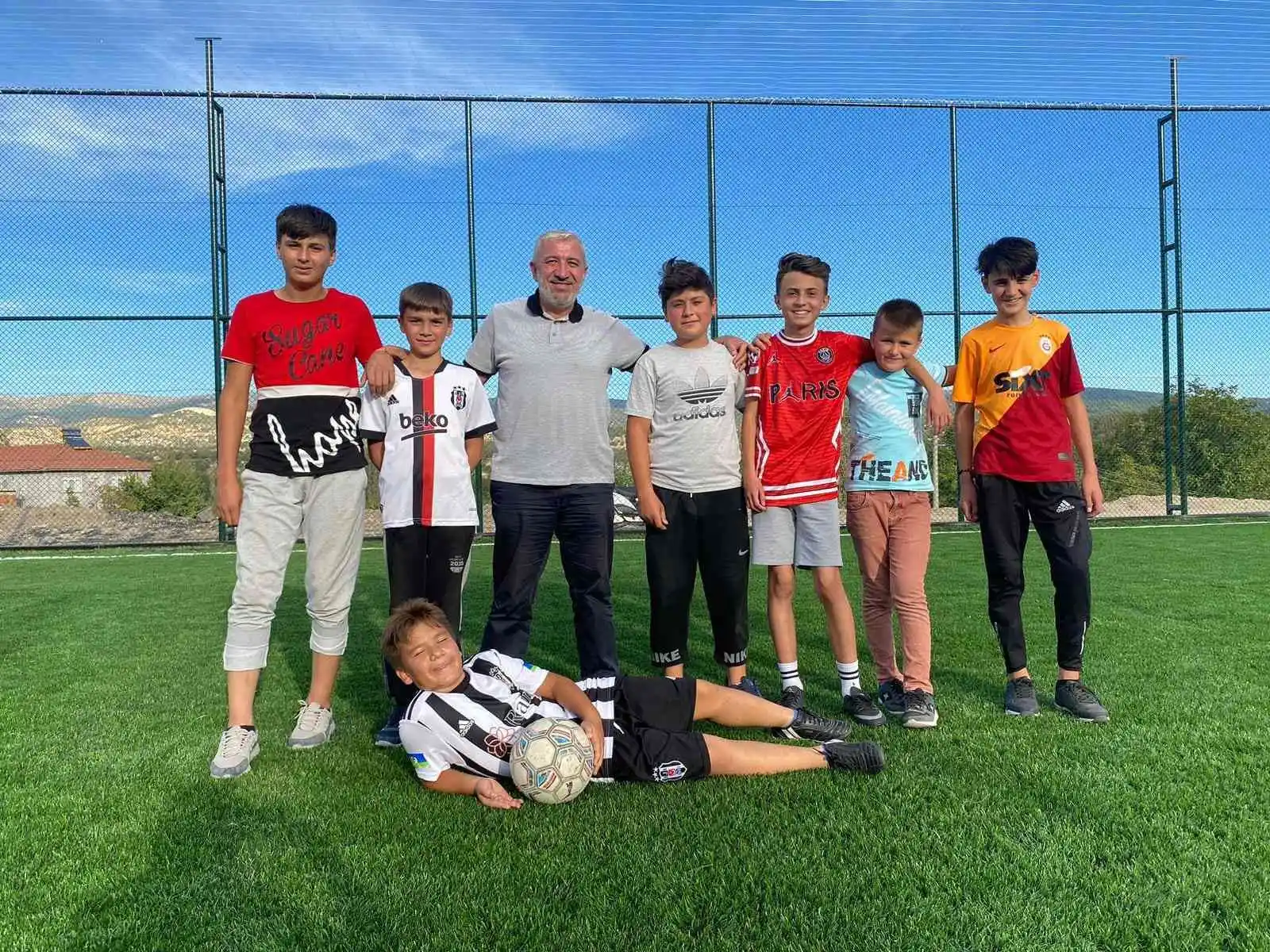 Hisarcık Dereköy’de sentetik çim yüzeyli halı saha hizmete girdi