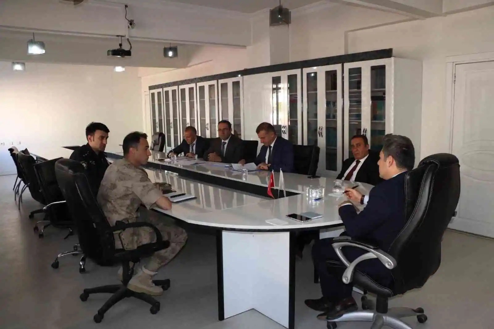 Hizan'da "Çocukların Eğitim Süreçlerinin Güvenliği" toplantısı gerçekleştirildi