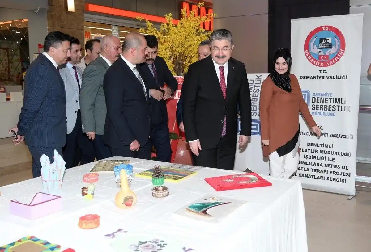 Hükümlülerin el emeği göz nuru eserleri sergilendi