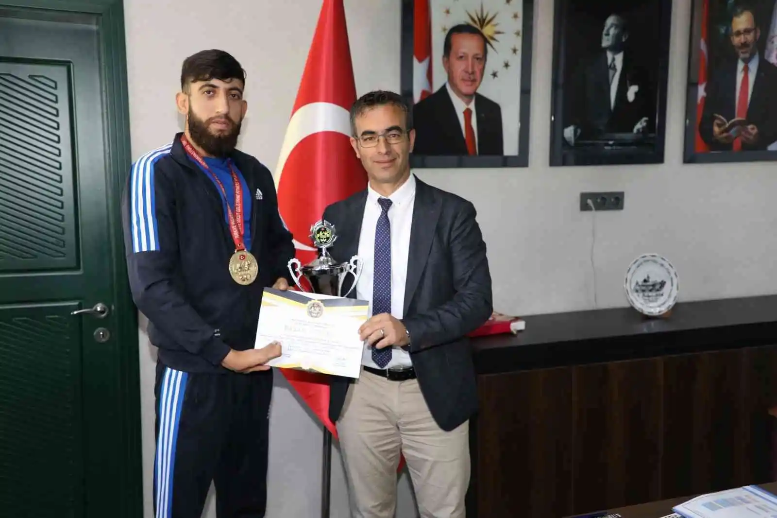 İl Müdürü Din, şampiyon sporcuyla bir araya geldi