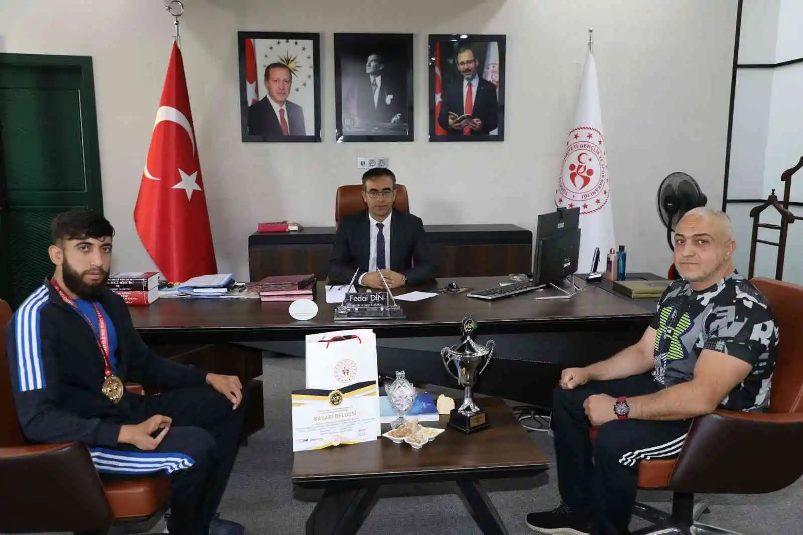İl Müdürü Din, şampiyon sporcuyla bir araya geldi