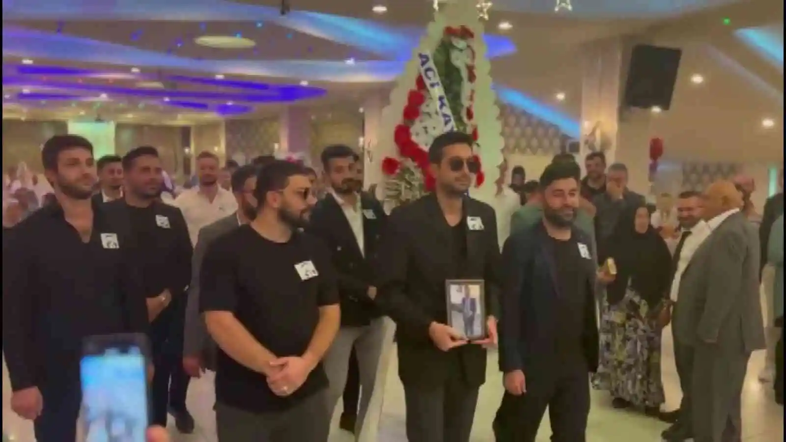İstanbul'da damada düğün hediyesi: 'Acı kaybımız' çelengi