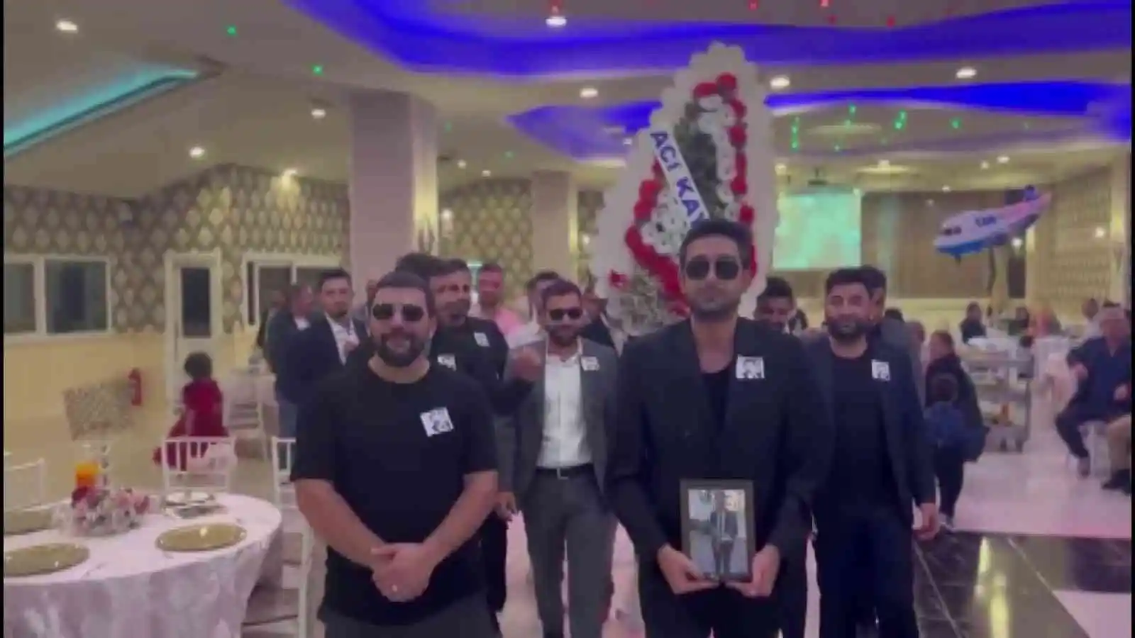 İstanbul’da damada düğün hediyesi: ’Acı kaybımız’ çelengi