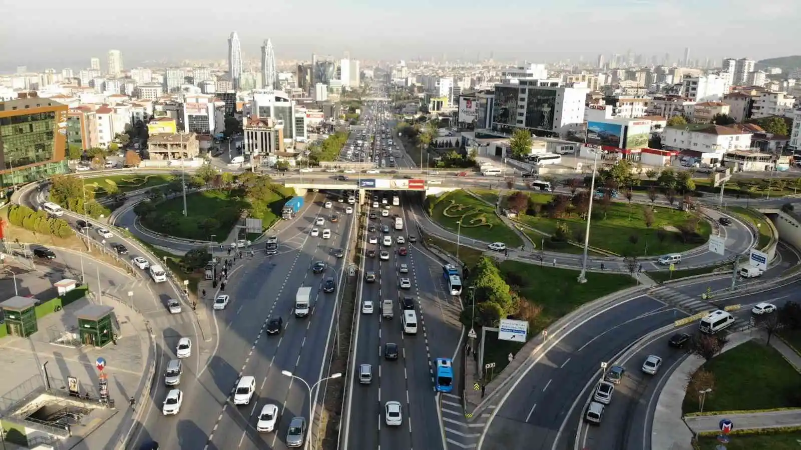 İstanbul'da haftanın ilk günü trafik yoğunluğu yüzde 60'a ulaştı
