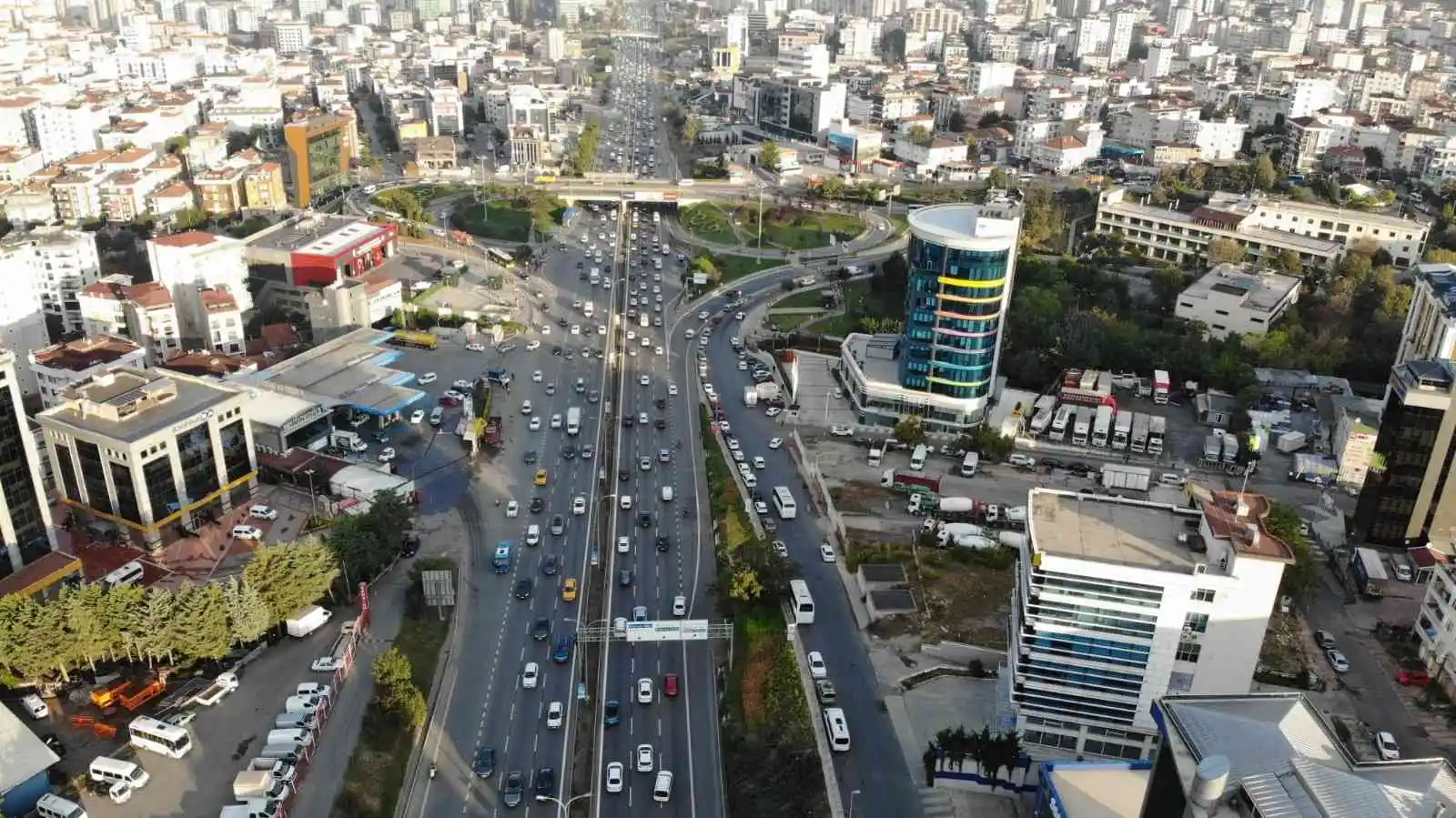 İstanbul’da haftanın ilk günü trafik yoğunluğu yüzde 60’a ulaştı
