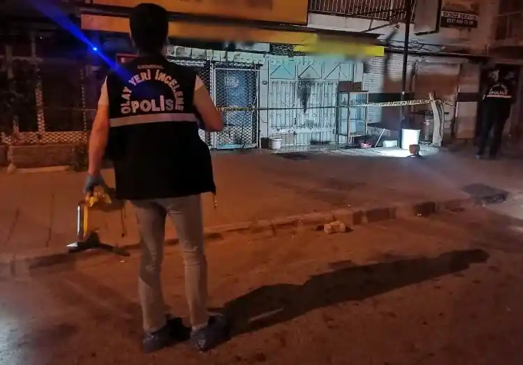 İzmir’de bir iş yerine 2 kez molotoflu saldırı düzenlendi
