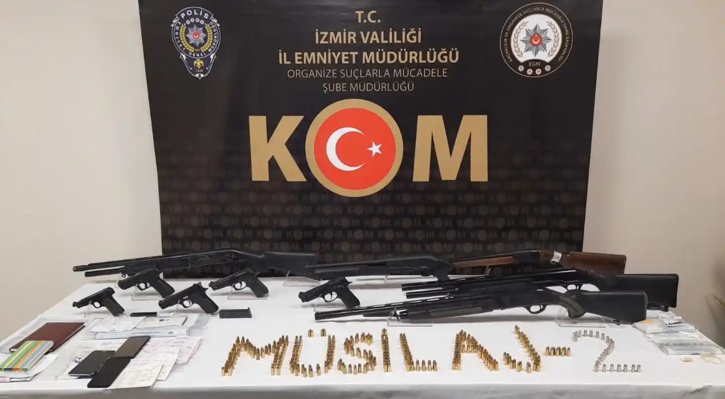 İzmir’de ’Camgöz’ ve ’Beldekler’ çetelerine operasyon: 18 gözaltı
