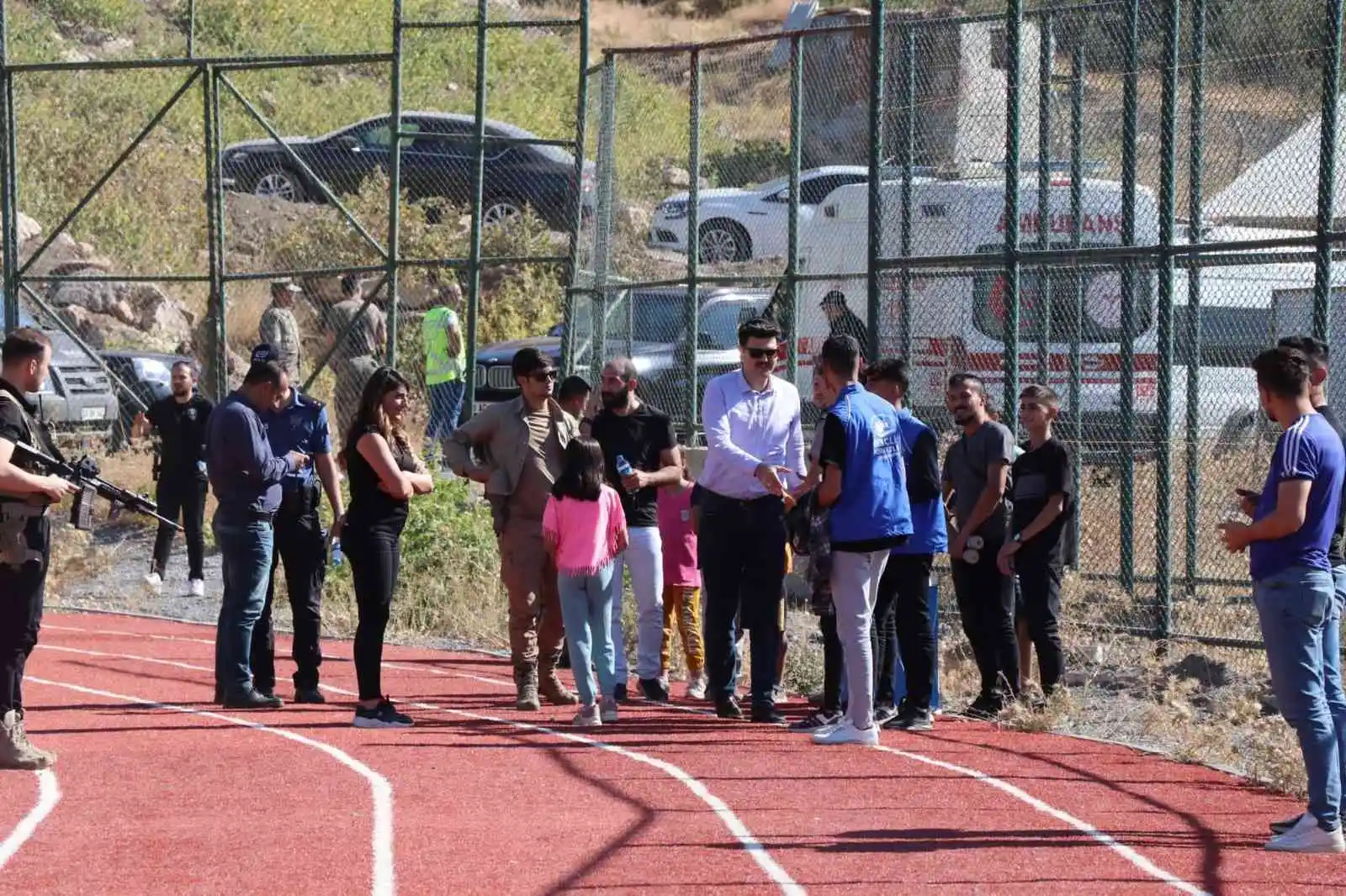 Kadın futbol takımı erkekleri yendi
