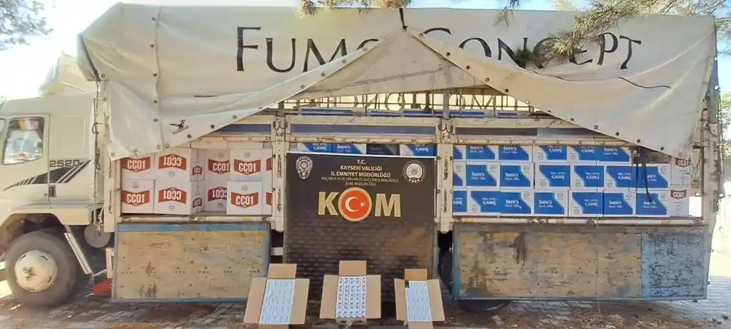 Kamyonla getirilen makaronlar piyasaya sürülmeden yakalandı