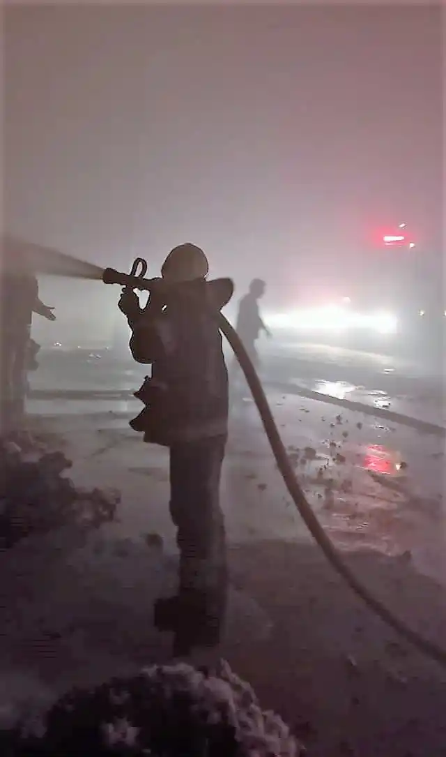 Kazı yaparken çıkan kıvılcım 45 ton pamuğa zarar verdi
