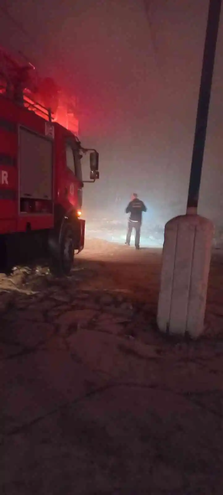 Kazı yaparken çıkan kıvılcım 45 ton pamuğa zarar verdi
