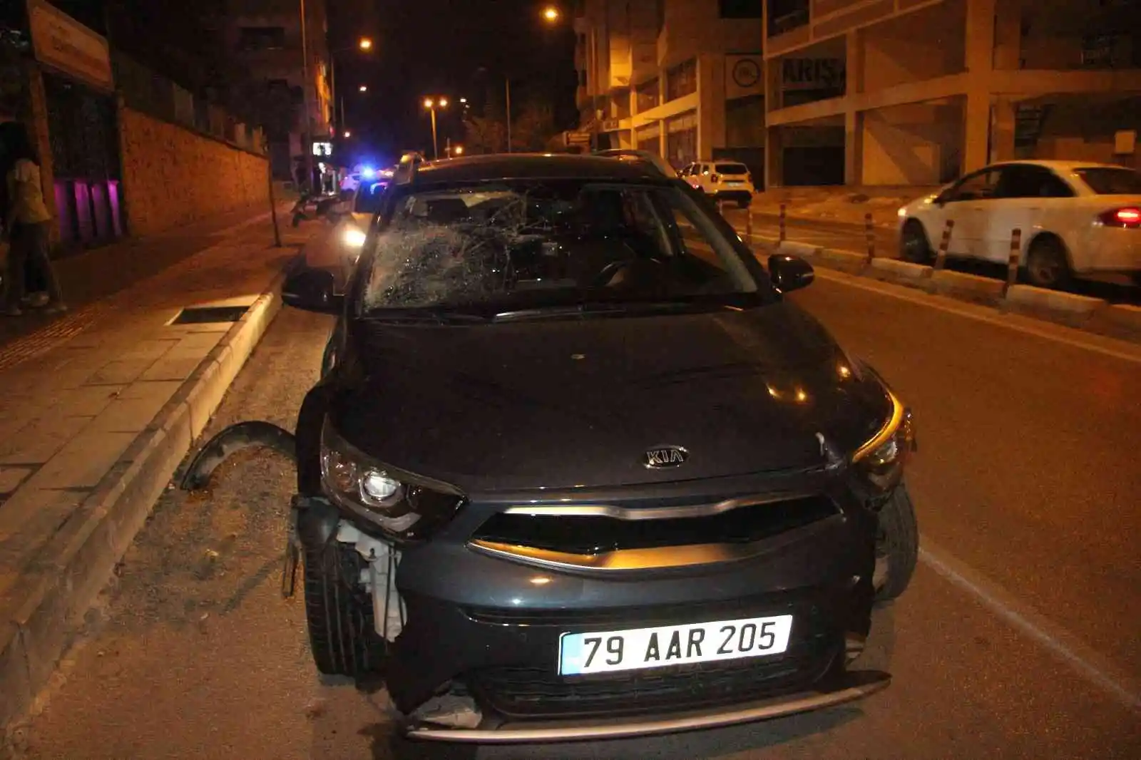 Kilis'te otomobil çöp toplayıcısına çarptı: 1 ölü
