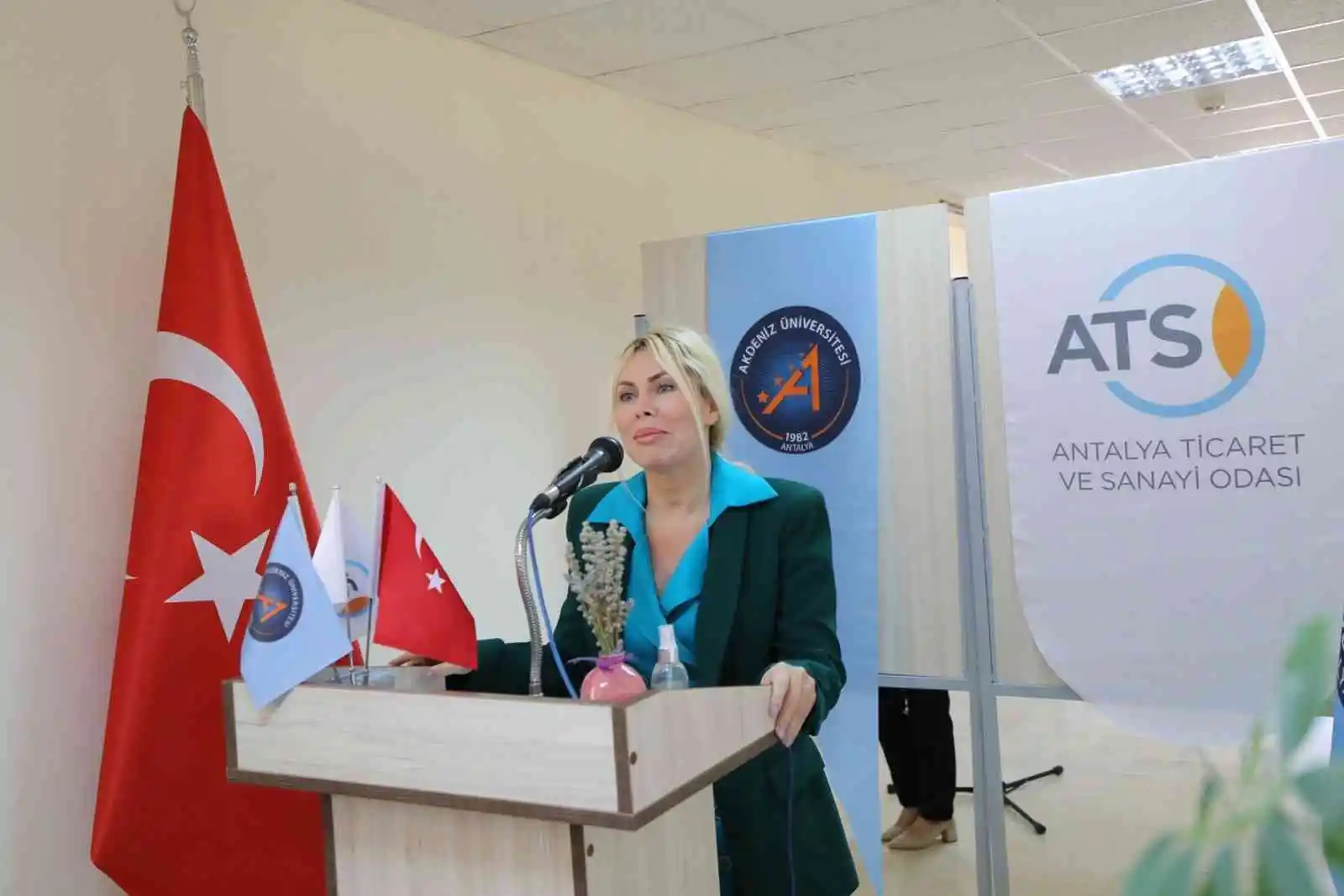 Korkuteli MYO’da Elektronik Haberleşme Laboratuvarı açıldı