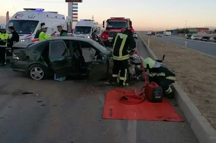 Lastiği patlayan otomobil karşı şeride geçip dehşet saçtı: 1 bebek öldü, 3’ü çocuk 9 kişi yaralandı