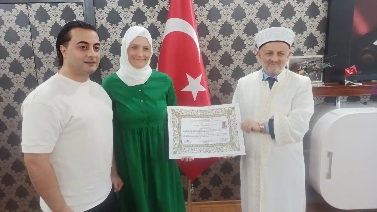 Letonyalı Laura, Leyla ismini alarak Müslüman oldu