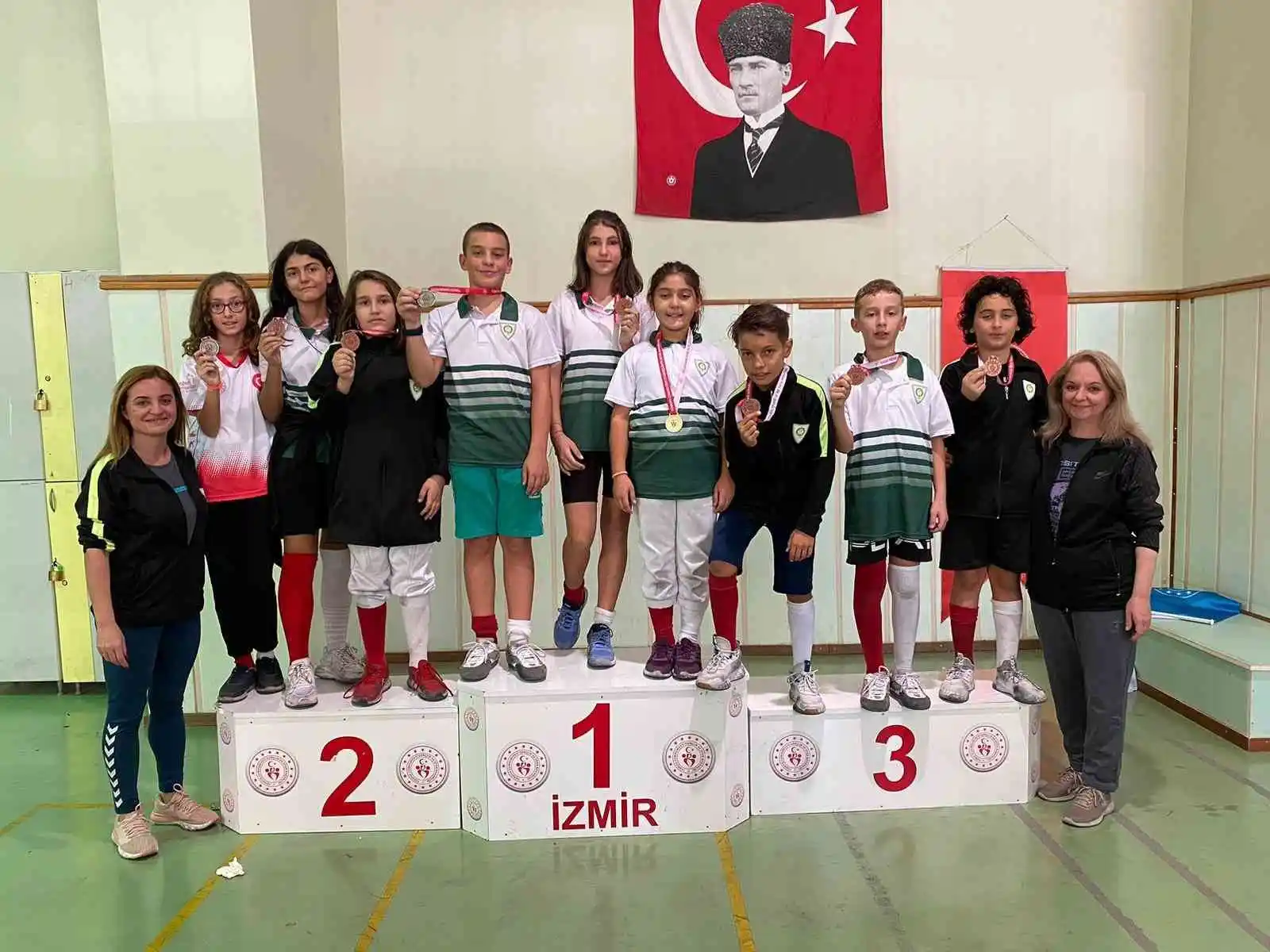 Manisa BBSK'lı eskrimcilerden 16 madalya