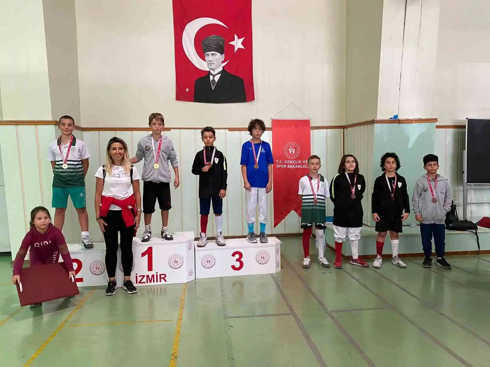 Manisa BBSK’lı eskrimcilerden 16 madalya